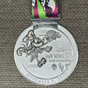 Disney Run Medal 2013 Wine & Dine Half Marathon November 9, 2013 WDW